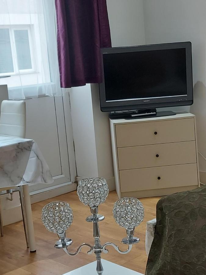 Lux Apartment In Gatwick Crawley  Exterior photo